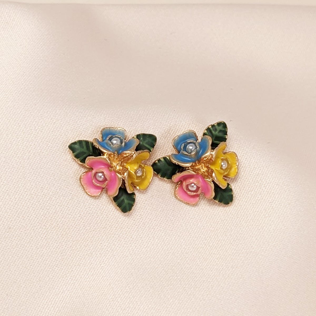 Flower stud earrings : Hand painted earrings