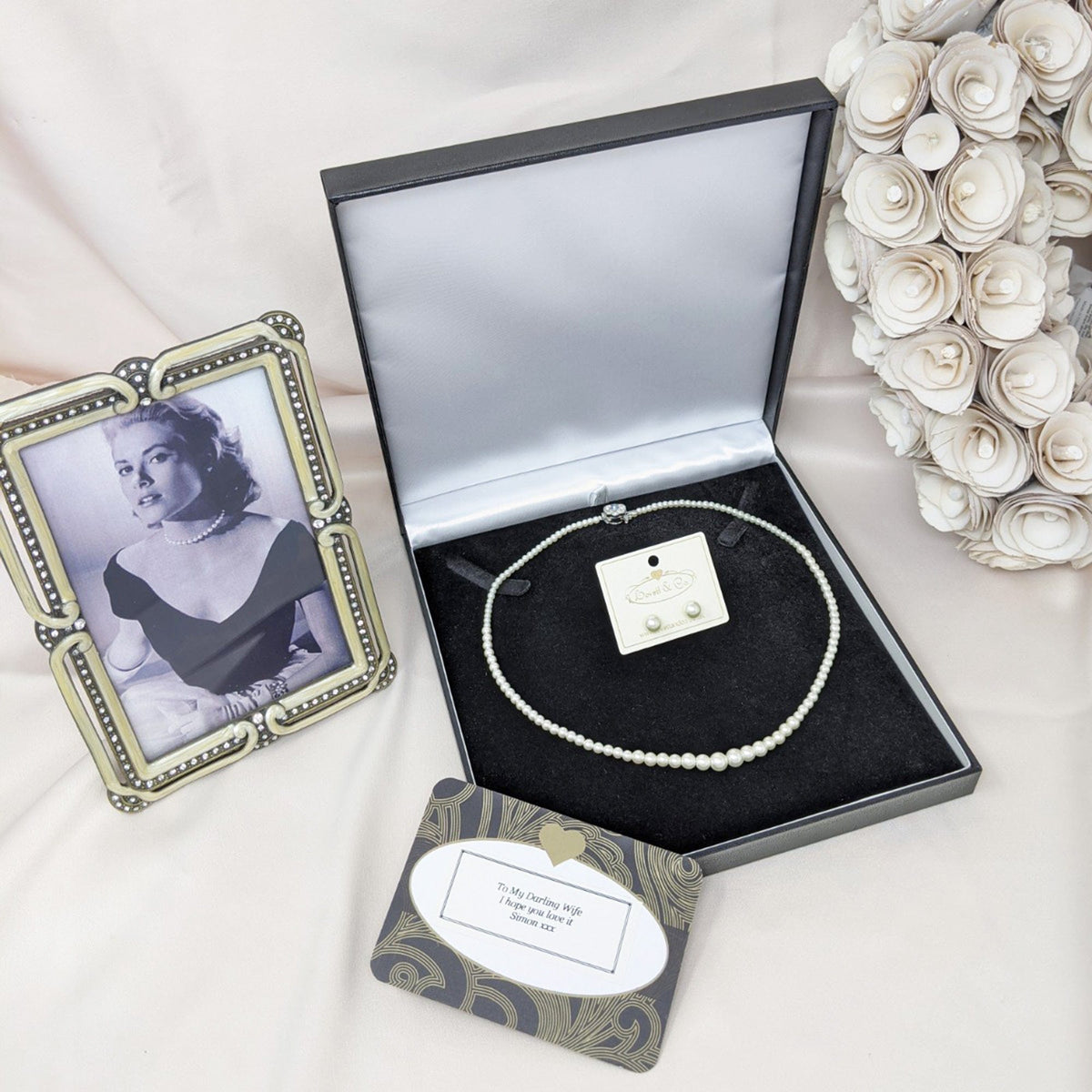 Grace Kelly Pearl Jewellery Set: Vintage Pearl Necklace & Matching Pea