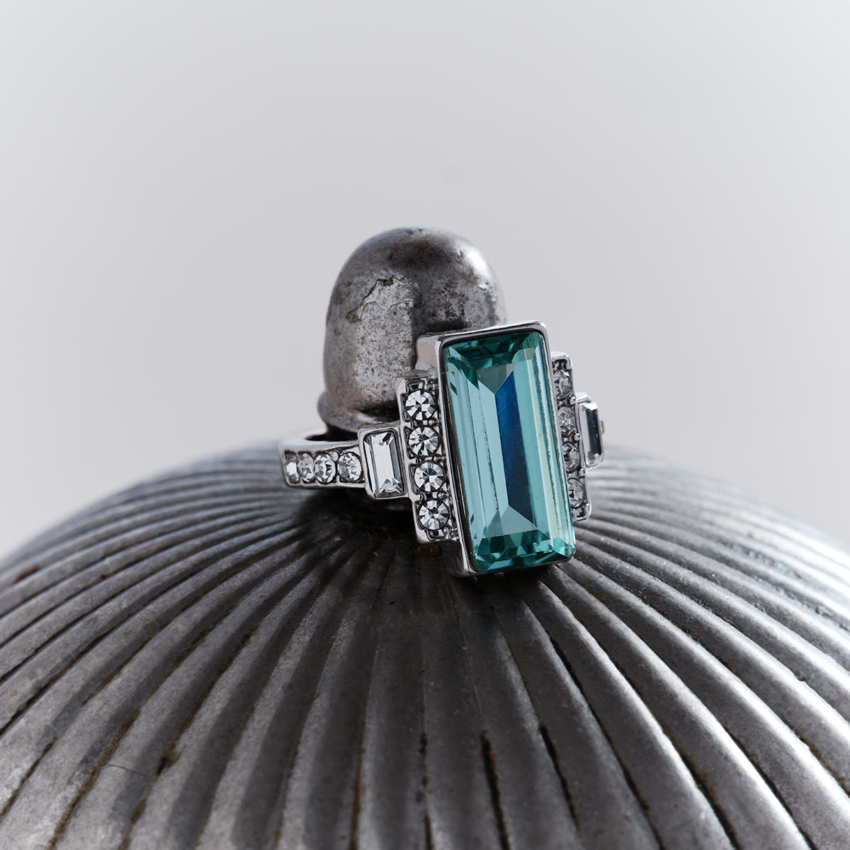 The Zelda Art Deco Light Azore Ring