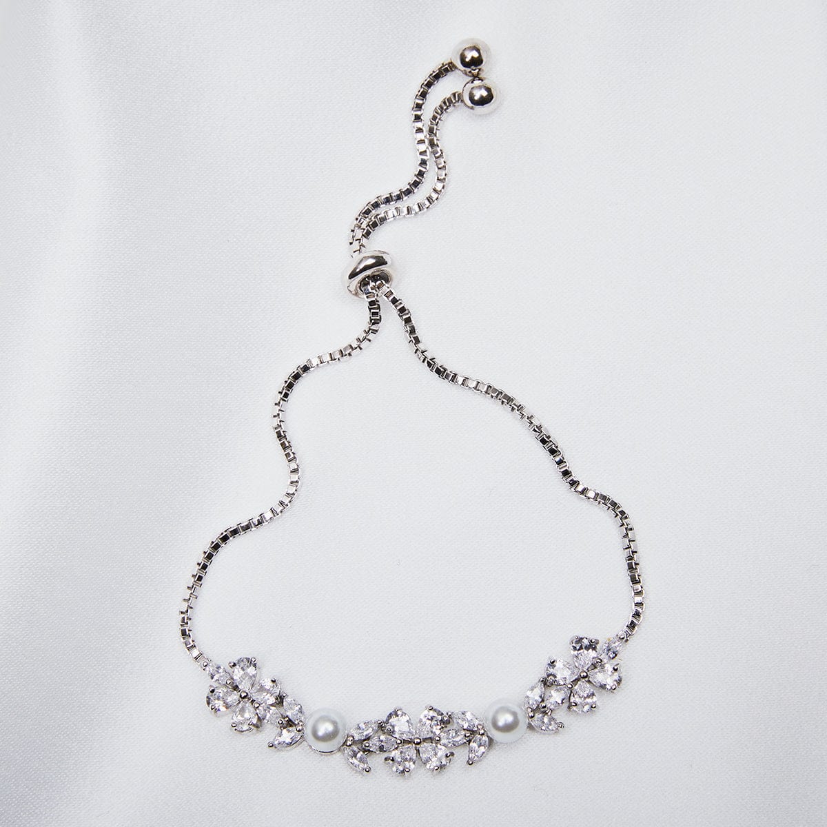 Crystal Clover Pearl Bracelet